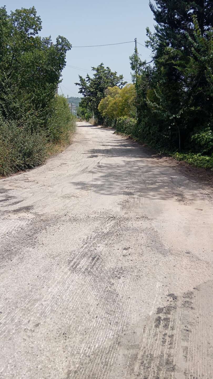asfaltata solo una parte della strada esplode la protesta dei residenti di contrada gran potenza da Anteprima24.it asfaltata solo una parte della strada esplode la protesta dei residenti di contrada gran potenza