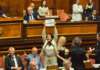 VIDEO/ “Fuori le chat”, la senatrice Bilotti incalza la maggioranza sul caso Delmastro