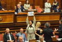 VIDEO/ “Fuori le chat”, la senatrice Bilotti incalza la maggioranza sul caso Delmastro