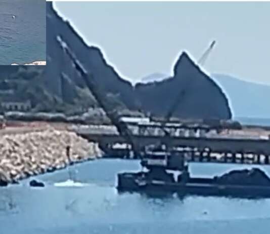 Dragaggio a Bagnoli, ancora dubbi su benna e timori dei comitati: “Gente fa il bagno vicino”