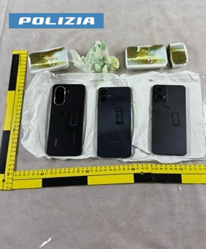 salerno drone sorvola il carcere trovati droga e telefoni nascosti nell8217area del nuovo ospedale da Anteprima24.it salerno drone sorvola il carcere trovati droga e telefoni nascosti nell8217area del nuovo ospedale
