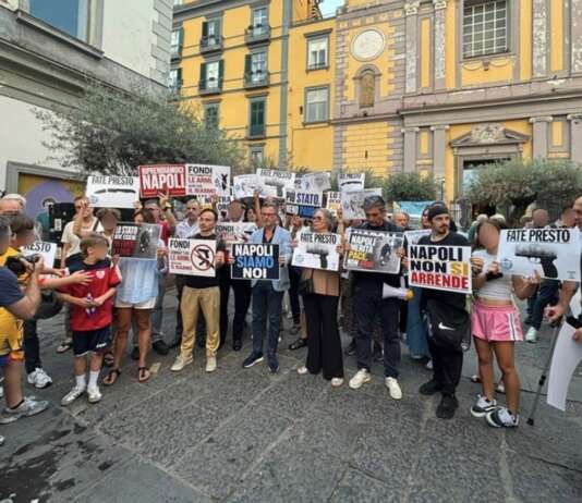 Napoli, rissa e spari a Montesanto: flash mob in piazza. Restano in cella 3 indagati