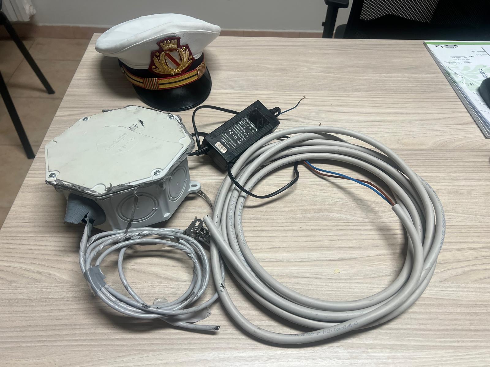 apice scoperto impianto di videosorveglianza abusivo da Anteprima24.it apice scoperto impianto di videosorveglianza abusivo