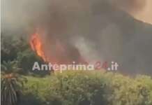 Incendio divampato alla periferia di Pozzuoli, prefetto convoca Ccs