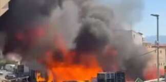 Incendio in una fabbrica di elettrodomestici: nube tossica, scatta l’allerta a Striano