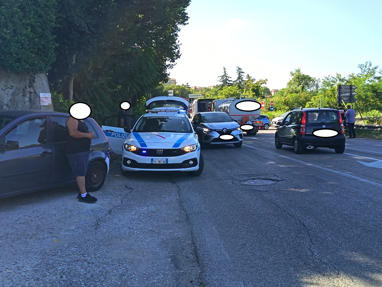 incidente all8217imbocco del raccordo impatto tra due auto da Anteprima24.it incidente all8217imbocco del raccordo impatto tra due auto