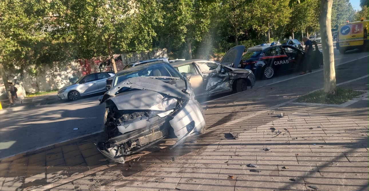 incidente in via gramsci alla guida senza patente e ubriaco finisce contro un8217auto in sosta da Anteprima24.it incidente in via gramsci alla guida senza patente e ubriaco finisce contro un8217auto in sosta