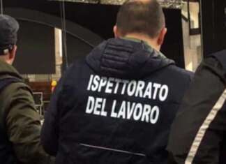 Caricati sul furgone, al lavoro per 14 ore per 3 euro all’ora: arrestati due imprenditori