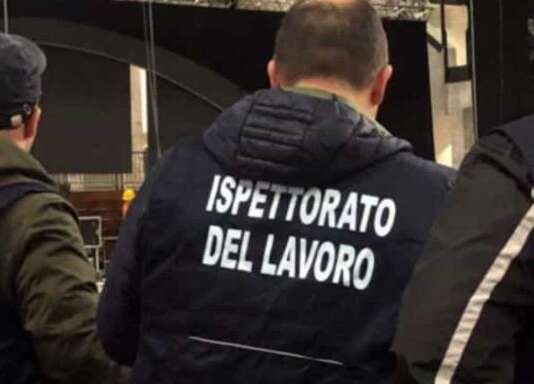 Caricati sul furgone, al lavoro per 14 ore per 3 euro all’ora: arrestati due imprenditori