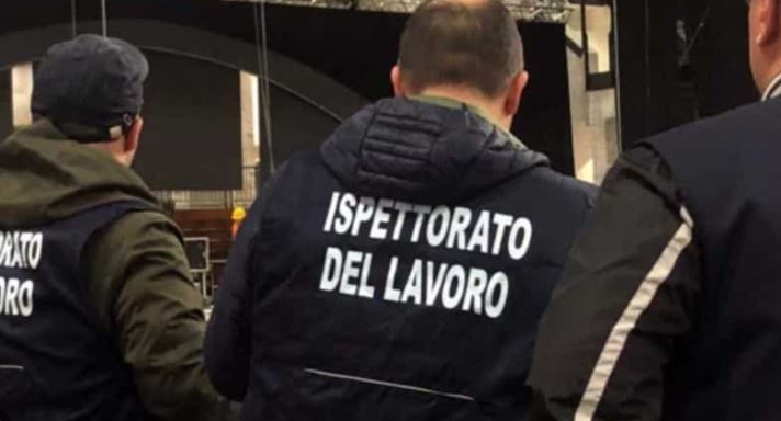 caricati sul furgone al lavoro per 14 ore per 3 euro all8217ora arrestati due imprenditori da Anteprima24.it caricati sul furgone al lavoro per 14 ore per 3 euro all8217ora arrestati due imprenditori