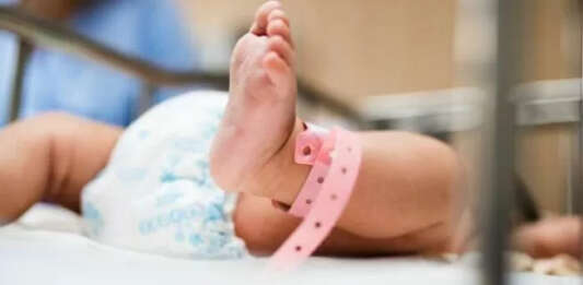Mamma a 59 anni, il papà ne ha 70: è nata la piccola Francesca Pia