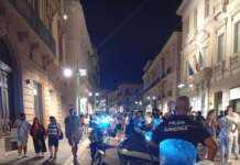 Travolge un settantenne sulle strisce e sparisce nel nulla: individuato dalla Polizia Municipale