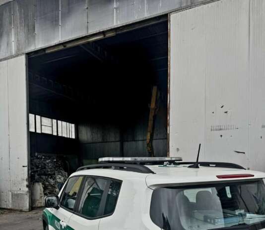 Rifiuti pericolosi in un parcheggio: denunciato un imprenditore