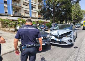 FOTO/ Rione Libertà: scontro tra due auto