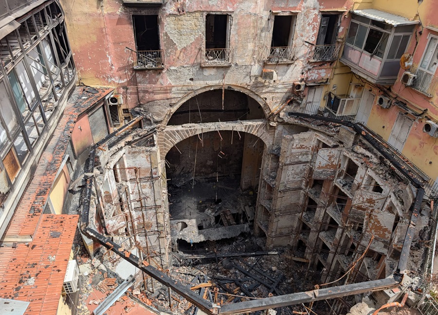 napoli i residenti nel palazzo del teatro sannazaro siamo i dimenticati del terribile rogo da Anteprima24.it napoli i residenti nel palazzo del teatro sannazaro siamo i dimenticati del terribile rogo