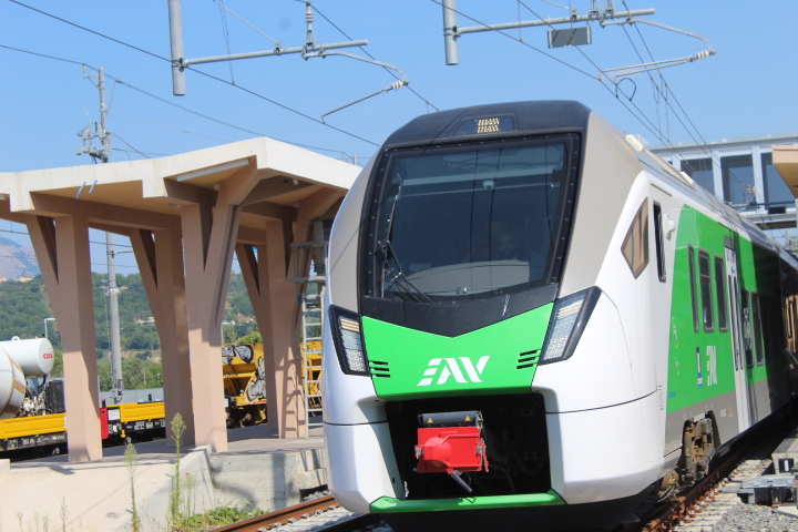 Treno ferrovia Valle Caudina
