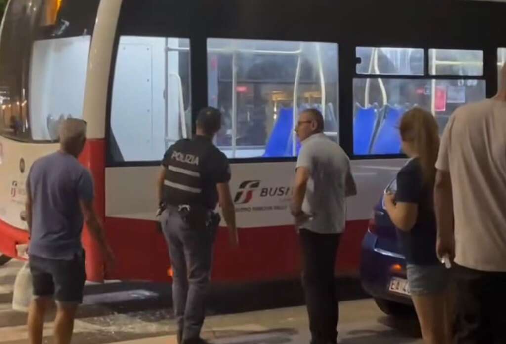aggressione bus salerno
