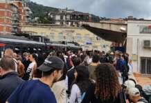 Circumvesuviana ko, è caos passeggeri: per Sorrento bus e tanta pazienza Caos turisti, circumvesuviana