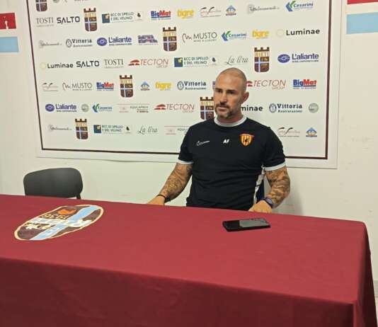 Floro Flores: “Mi è piaciuto l’atteggiamento. Il mercato? La società sa cosa serve” Floro Flores, conferenza stampa amichevole Frosinone
