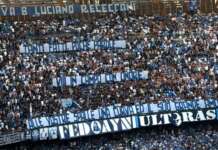 Napoli-Como, lo striscione della Curva B all’ingresso in campo degli azzurri