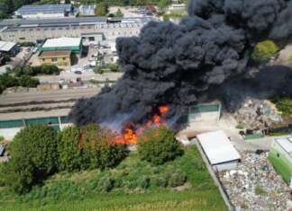 Incendio ad Airola, in corso intervento dell’Arpa Campania