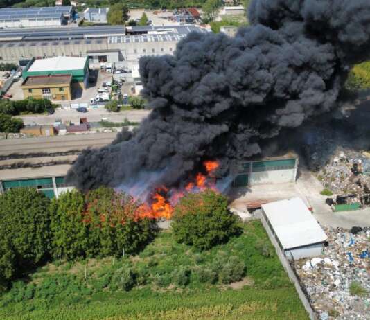 Incendio ad Airola, in corso intervento dell’Arpa Campania