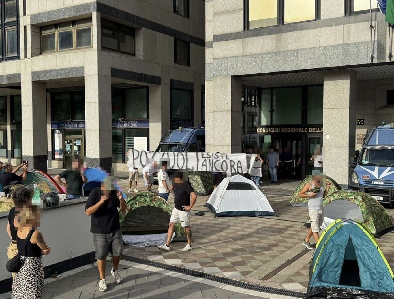 campi flegrei protesta con tende davanti al consiglio della campania da Anteprima24.it campi flegrei protesta con tende davanti al consiglio della campania