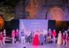 “Tra pietre e voci”, musica e teatro all’Arco del Sacramento nel ricordo di Antonio Sorgente