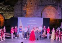 “Tra pietre e voci”, musica e teatro all’Arco del Sacramento nel ricordo di Antonio Sorgente