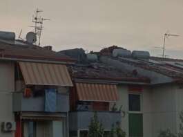 Maltempo, vola via la tettoia di un palazzo: lungo intervento dei Vigili del Fuoco per rimuoverla Tettoia-palazzo-Acer-danneggiata-dal-maltempo