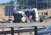 Camion si ribalta sul raccordo Salerno-Avellino: rallentamenti verso Fratte