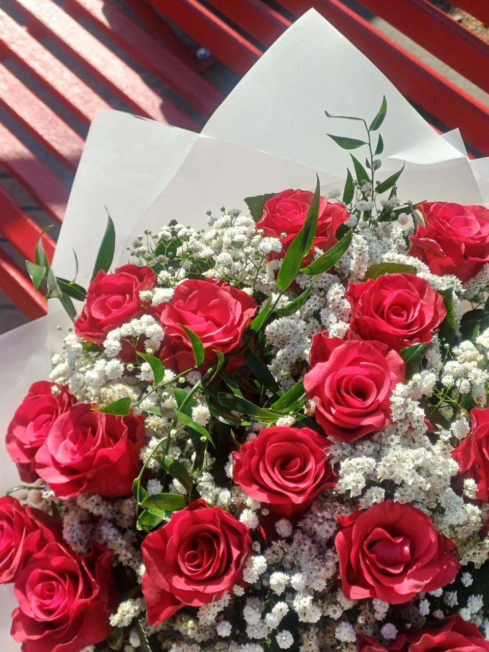 femminicidio di tina sgarbini un fascio di rose a un anno dalla tragedia da Anteprima24.it femminicidio di tina sgarbini un fascio di rose a un anno dalla tragedia