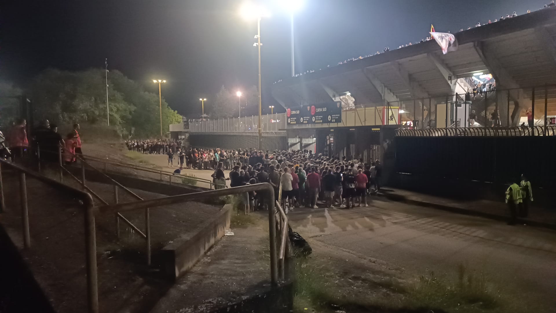 caos allo stadio la denuncia del tifoso grave disorganizzazione e pericoli per i pi249 piccoli da Anteprima24.it caos allo stadio la denuncia del tifoso grave disorganizzazione e pericoli per i pi249 piccoli