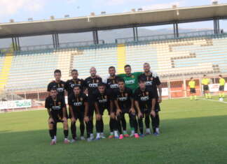 Benevento, segnali positivi dal ritiro: Salvemini subito decisivo, ora testa a Coppa Italia e mercato Benevento, formazione contro il Frosinone testa a Rieti 2026