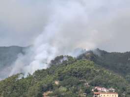 Incendio lungo la Costiera Amalfitana: roghi tra Tramonti e Maiori