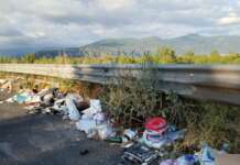 VIDEO/ La vergogna della SS268: una discarica a cielo aperto tra rifiuti e cattivi odori