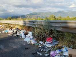 VIDEO/ La vergogna della SS268: una discarica a cielo aperto tra rifiuti e cattivi odori