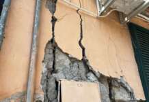 Campi Flegrei, Pecoraro: “Sospesi i canoni ACER per gli alloggi sgomberati” Pozzuoli, crepe palazzo