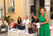 L’omaggio ad un mito della musica italiana: al Teatro Romano c’è “Forever Young Rino Gaetano”