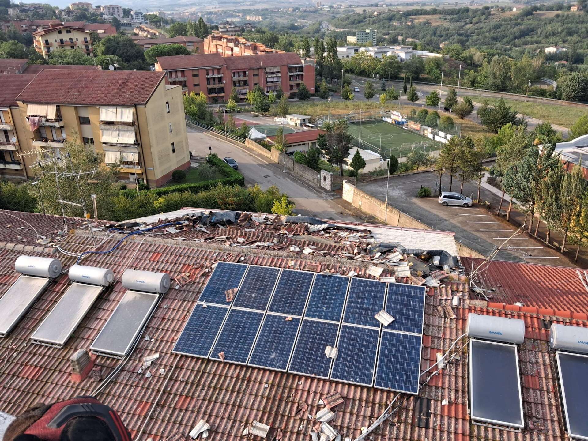 video via marotta dimenticata tegole abbandonate e l8217erba cresce da Anteprima24.it video via marotta dimenticata tegole abbandonate e l8217erba cresce
