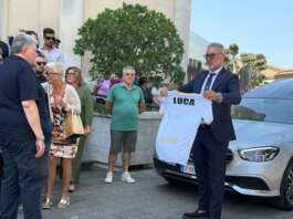 VIDEO/ L’addio a Luca Esposito, è l’ora di far prevalere il silenzio