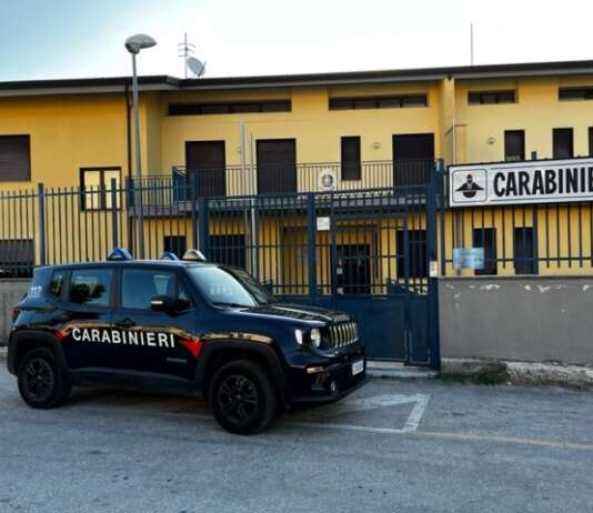 Entrano in un’abitazione e ci stabiliscono il domicilio: denunciati in due