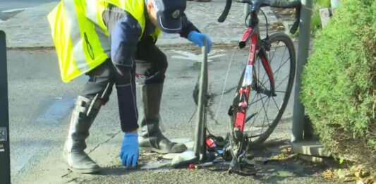Ciclista di 27 anni travolto e ucciso: sequestrato il cellulare dell’automobilista