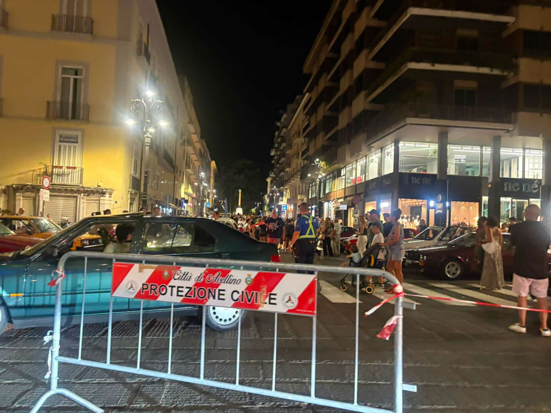 video proibizionismo e sprechi festa attacca dalla smile arena da Anteprima24.it video proibizionismo e sprechi festa attacca dalla smile arena