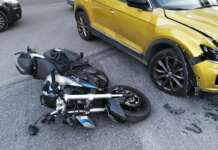 Scontro tra auto e moto in via Napoli: un ferito in ospedale