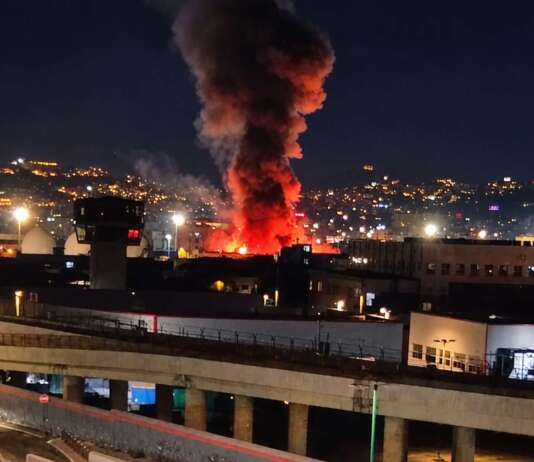Due incendi nella notte tra Napoli e “Taverna del Re”: fiamme nei siti industriali