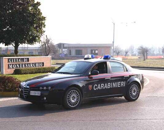 Cocaina, hashish, armi e un distintivo della Polizia: arrestati due fratelli nel Sannio Carabinieri Montesarchio