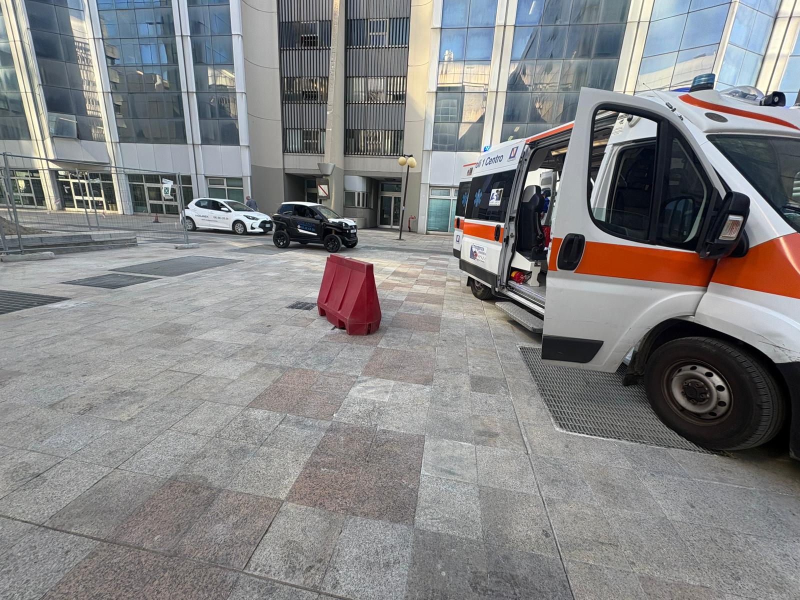 malore al centro direzionale 54enne perde conoscenza soccorsa e trasferita all8217ospedale del mare da Anteprima24.it malore al centro direzionale 54enne perde conoscenza soccorsa e trasferita all8217ospedale del mare