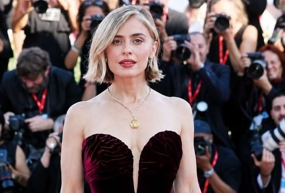 le sfumature della mostra del cinema di venezia sul red carpet il granata salernitana da Anteprima24.it le sfumature della mostra del cinema di venezia sul red carpet il granata salernitana
