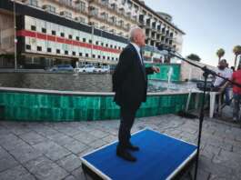 Fontana delle Sirene, conclusi i lavori di riqualificazione: De Luca rispolvera il lanciafiamme Fontana delle Sirene